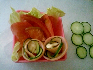 お弁当の隙間に ハムきゅうりでお花 レシピ 作り方 By ままぞー 楽天レシピ お弁当の隙間に ハムきゅうりでお花 レシピ 作り方 By ままぞー 楽天レシピ