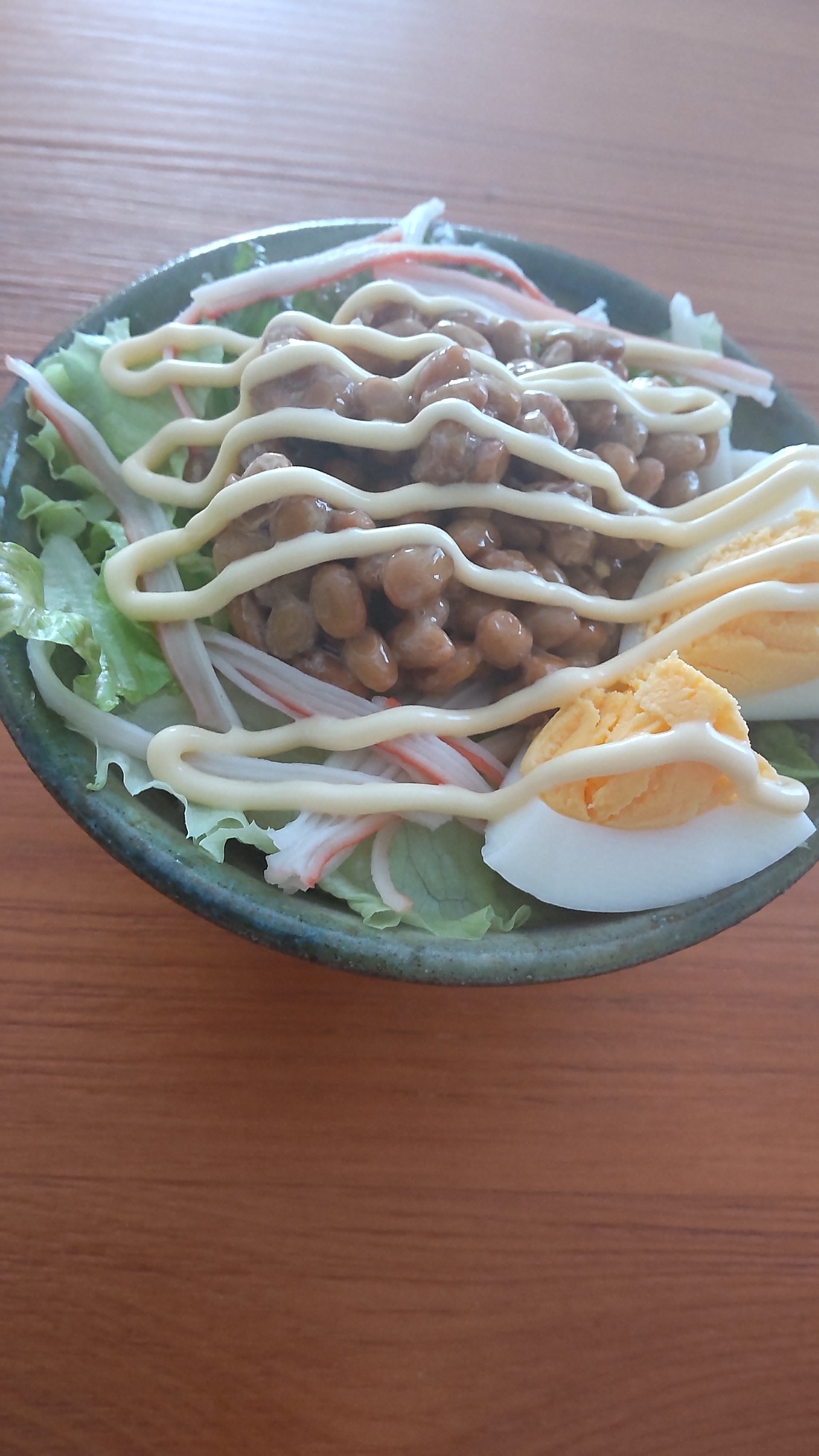 納豆と茹で玉子とカニかまとレタスdeサラダ風丼☆