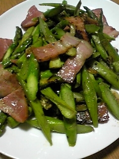 お酒のおつまみで作ったら、お酒がよく進みました。
ニンニクの香りで、とても美味しかったです(*^。^*)
ご馳走様でした☆