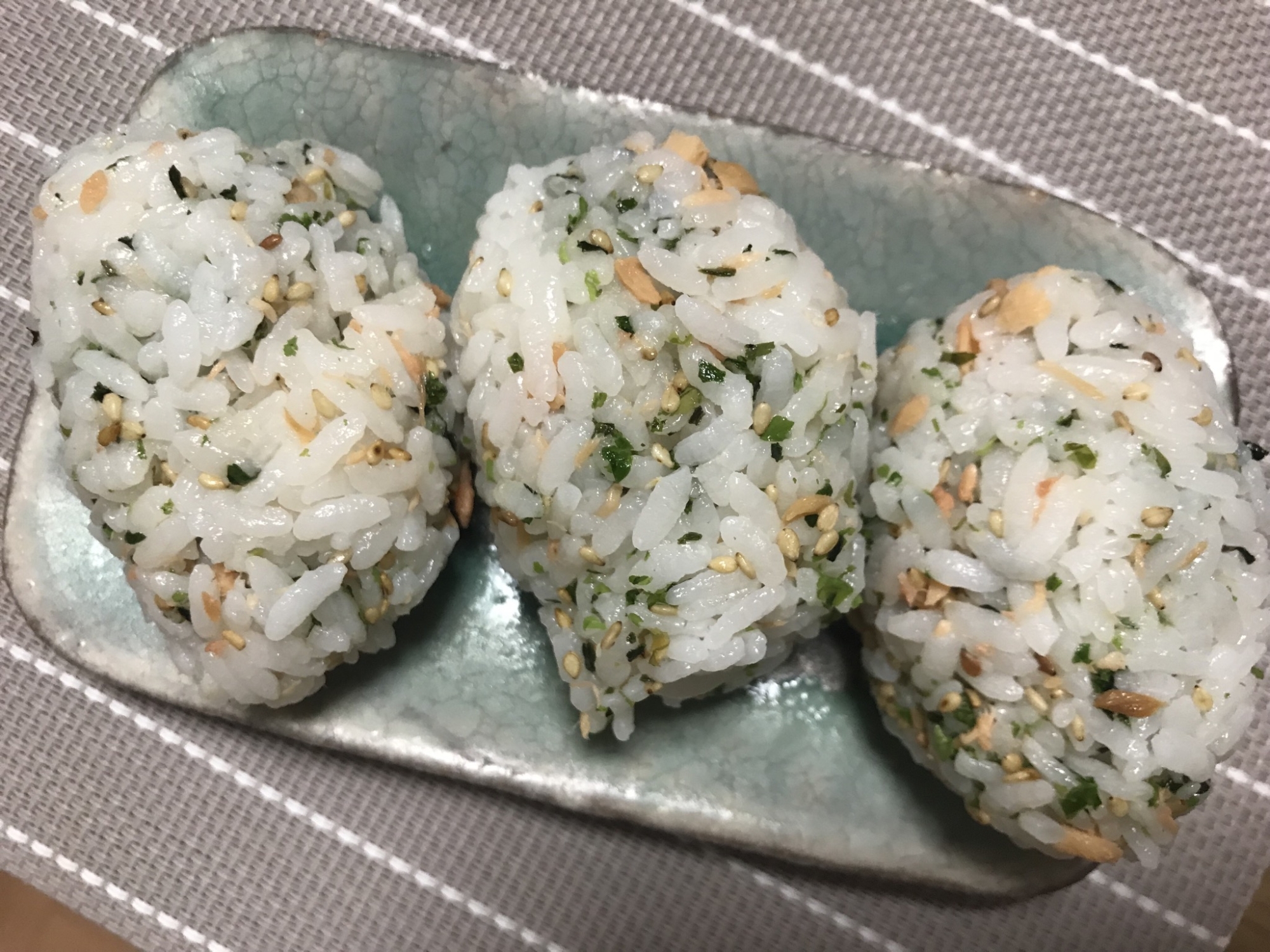 鮭と青のりのおにぎり レシピ 作り方 By Maroncream 楽天レシピ 鮭と青のりのおにぎり レシピ 作り方 By Maroncream 楽天レシピ