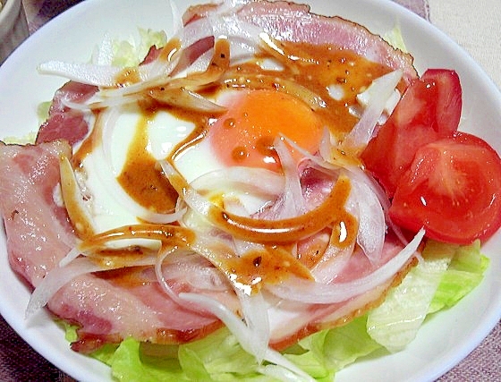 野菜たっぷりベーコンエッグ丼