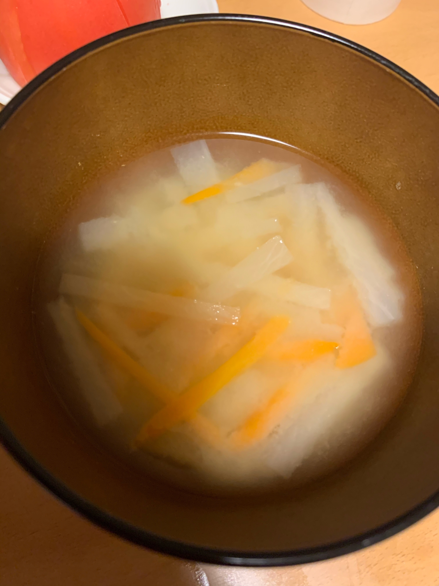 大根とにんじんの味噌汁