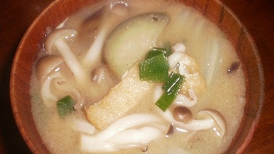 茄子しめじ油揚げの味噌汁