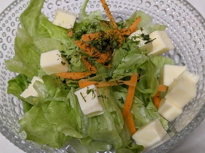 【白ワインに合う】レタスとチーズとあおさのサラダ