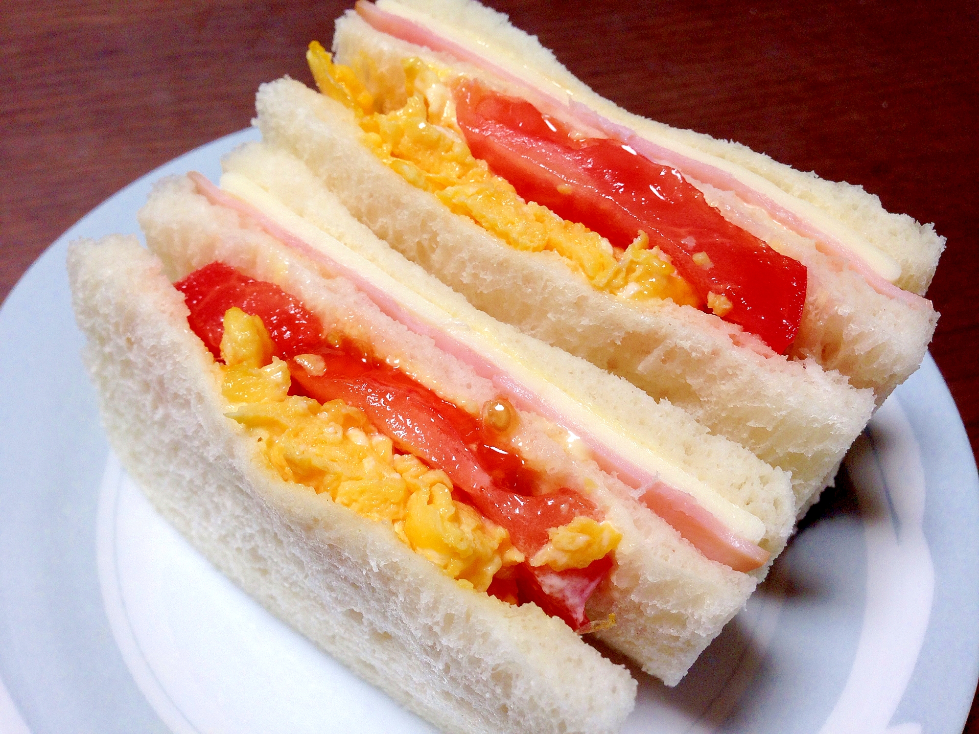 朝食に☆ハムチーズとトマトエッグのサンドイッチ