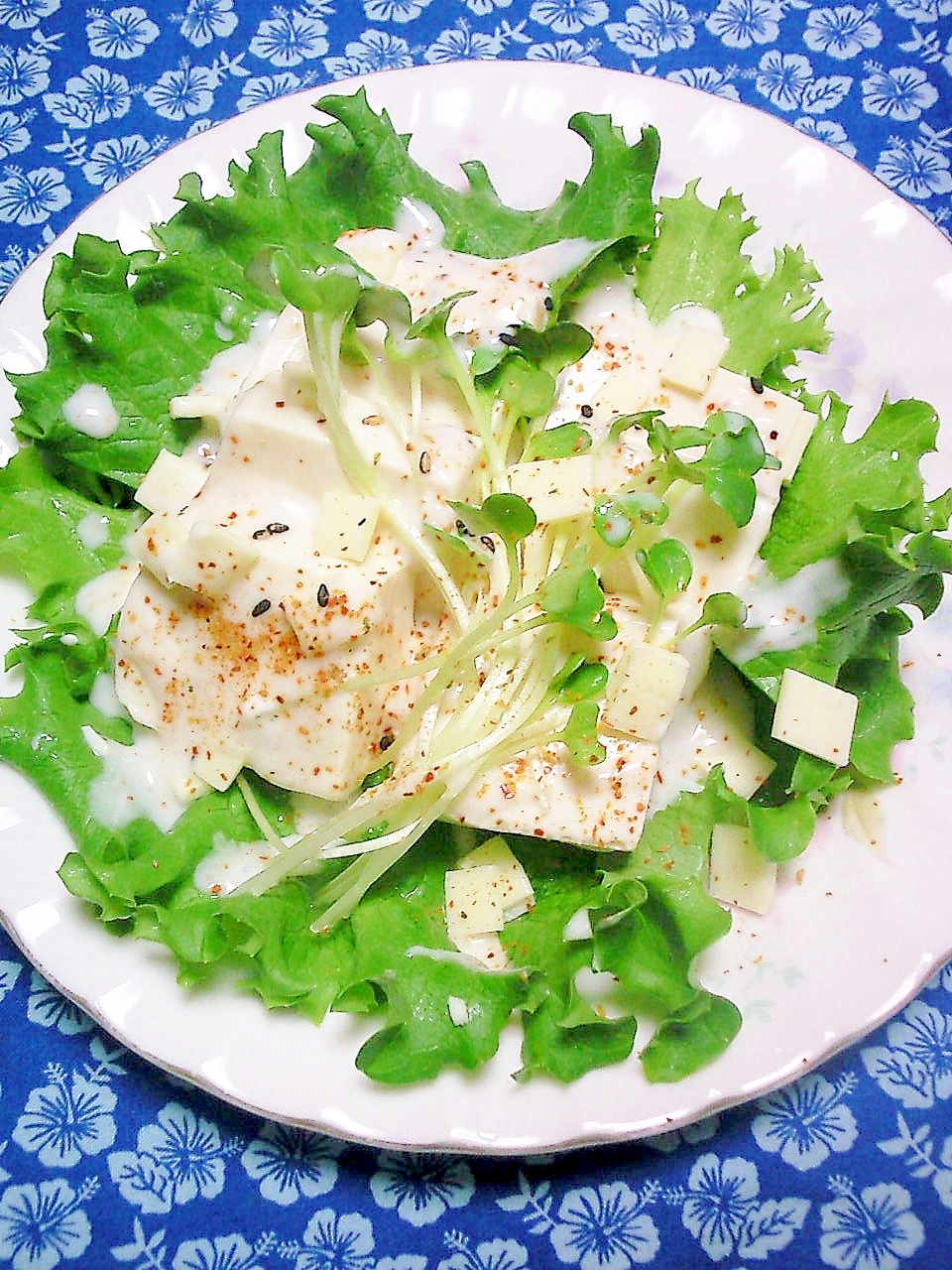 豆腐チーズ七味の塩ドレヨーグルトサラダ