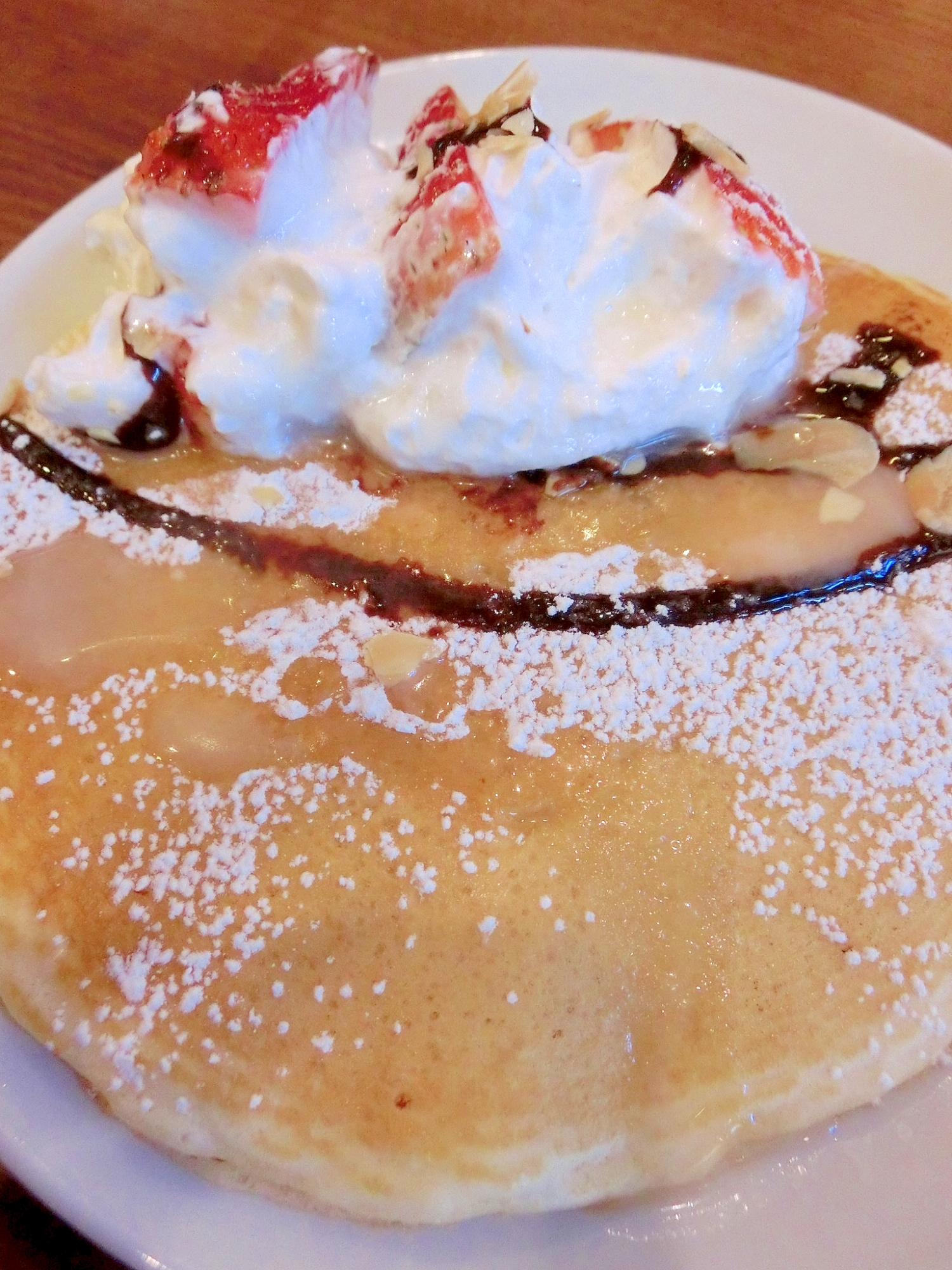 イチゴと生クリームのパンケーキ