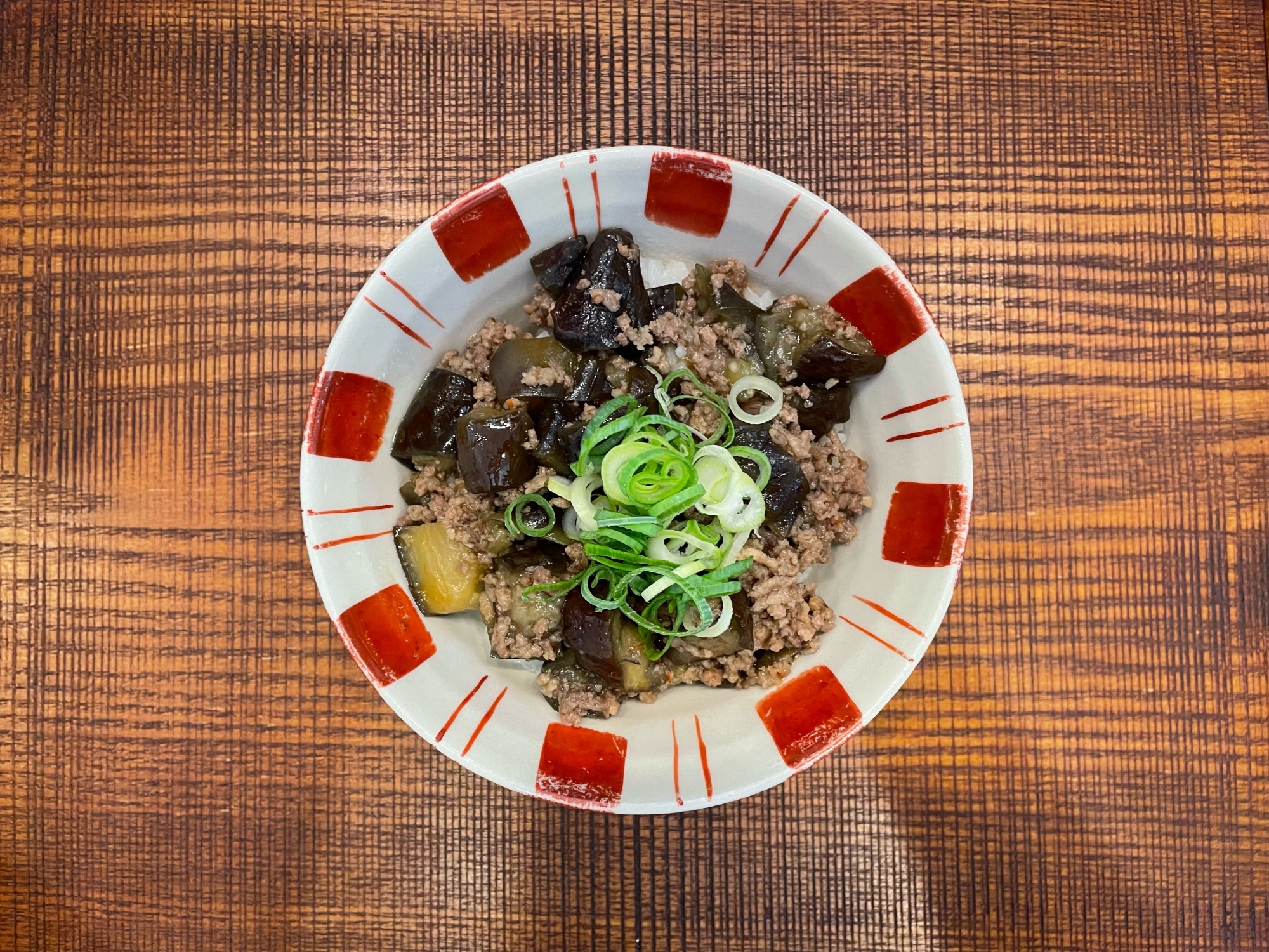 なすそぼろのピリ辛味噌丼！