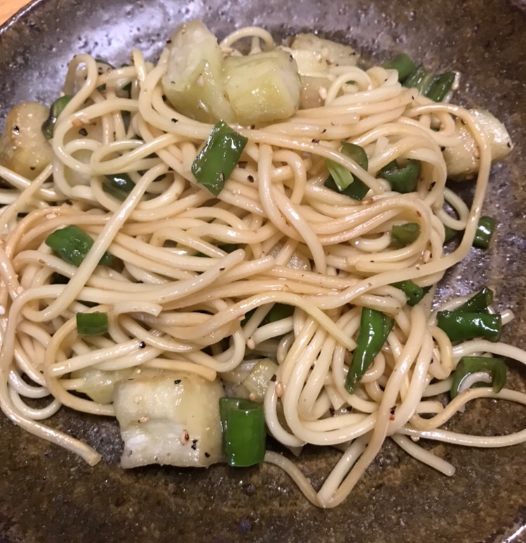 焼きなすとししとうの焼きそば