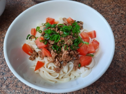 うどんで簡単！ピリ辛ジャージャー麺♪