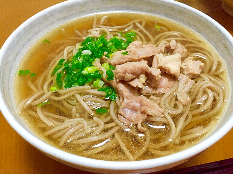 蕎麦の香りと鳥の旨味を楽しめる鳥蕎麦