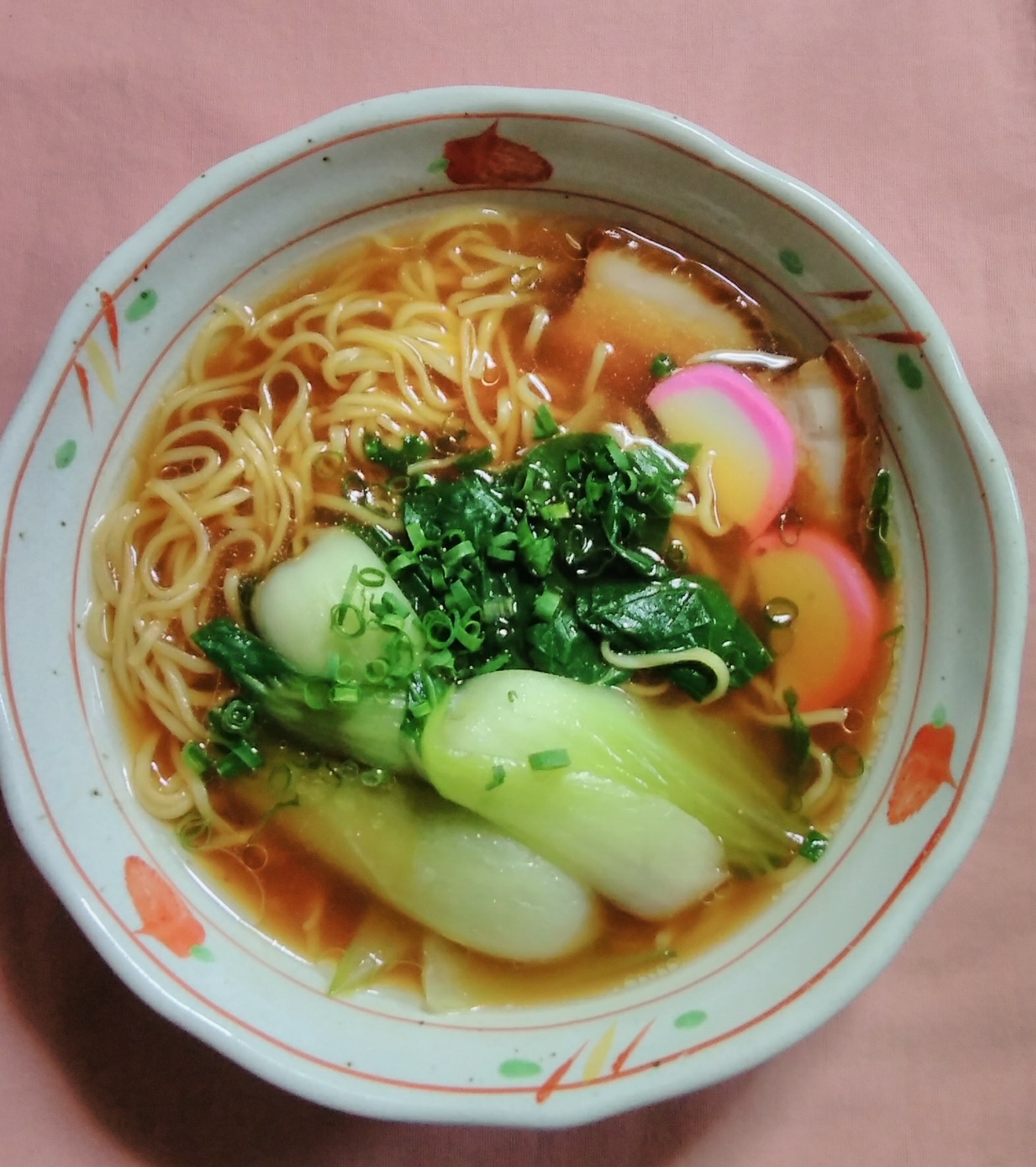 チンゲンサイとほうれん草入り醤油ラーメン