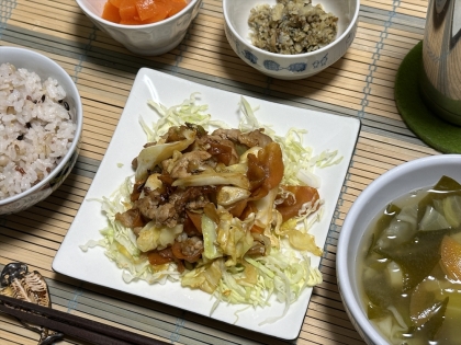 今日は、濃い目な味付け♡焼肉のタレDe野菜炒め♪