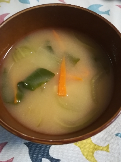 チンゲン菜の食感がいいですね♪お味噌汁にチンゲン菜を入れたことはなかったのですが、また入れようと思います☆