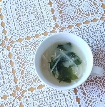 もやし・きゃべつ・わかめの味噌汁