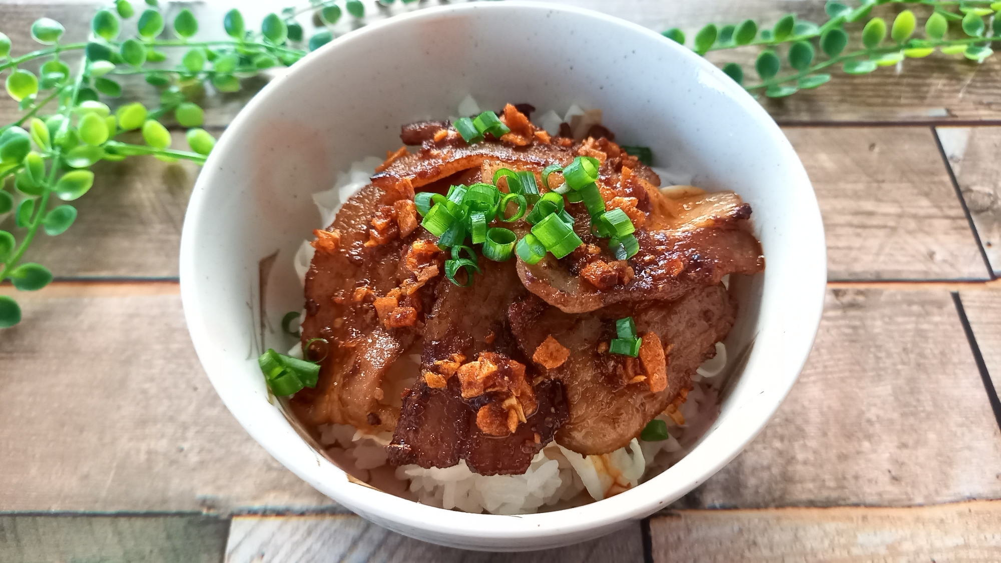 食べるラー油で♪旨辛豚丼