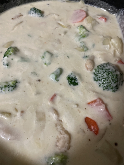 牛乳が少なかったので賞味期限が切れそうだった生クリームも入れてみました⭐︎
美味しかったです〜