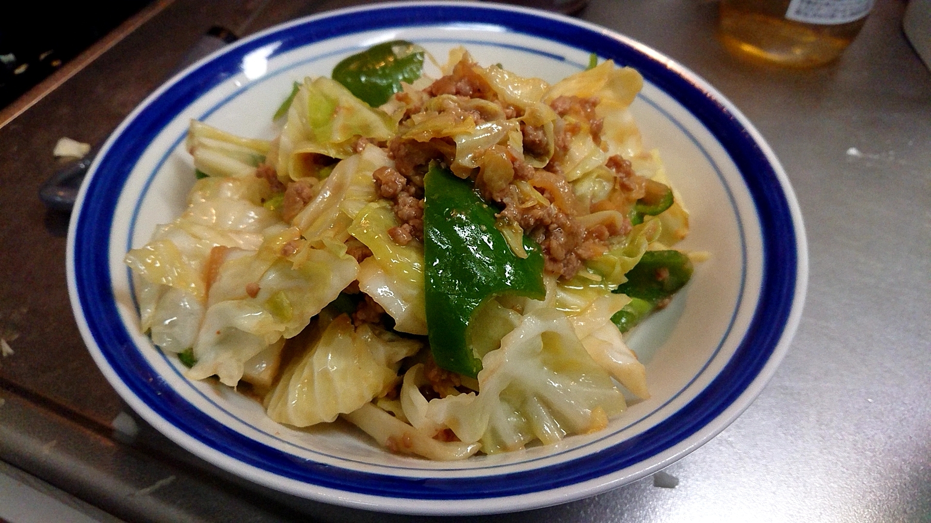 キャベツとピーマンの肉味噌炒め