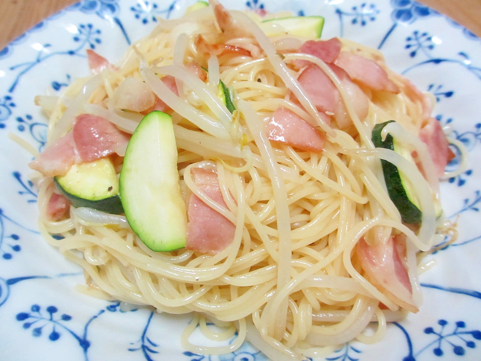 もやしとズッキーニのベーコンパスタ レシピ 作り方 By Mococo05 楽天レシピ もやしとズッキーニのベーコンパスタ レシピ 作り方 By Mococo05 楽天レシピ