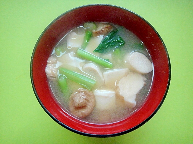 豆腐とエリンギカブの葉の味噌汁