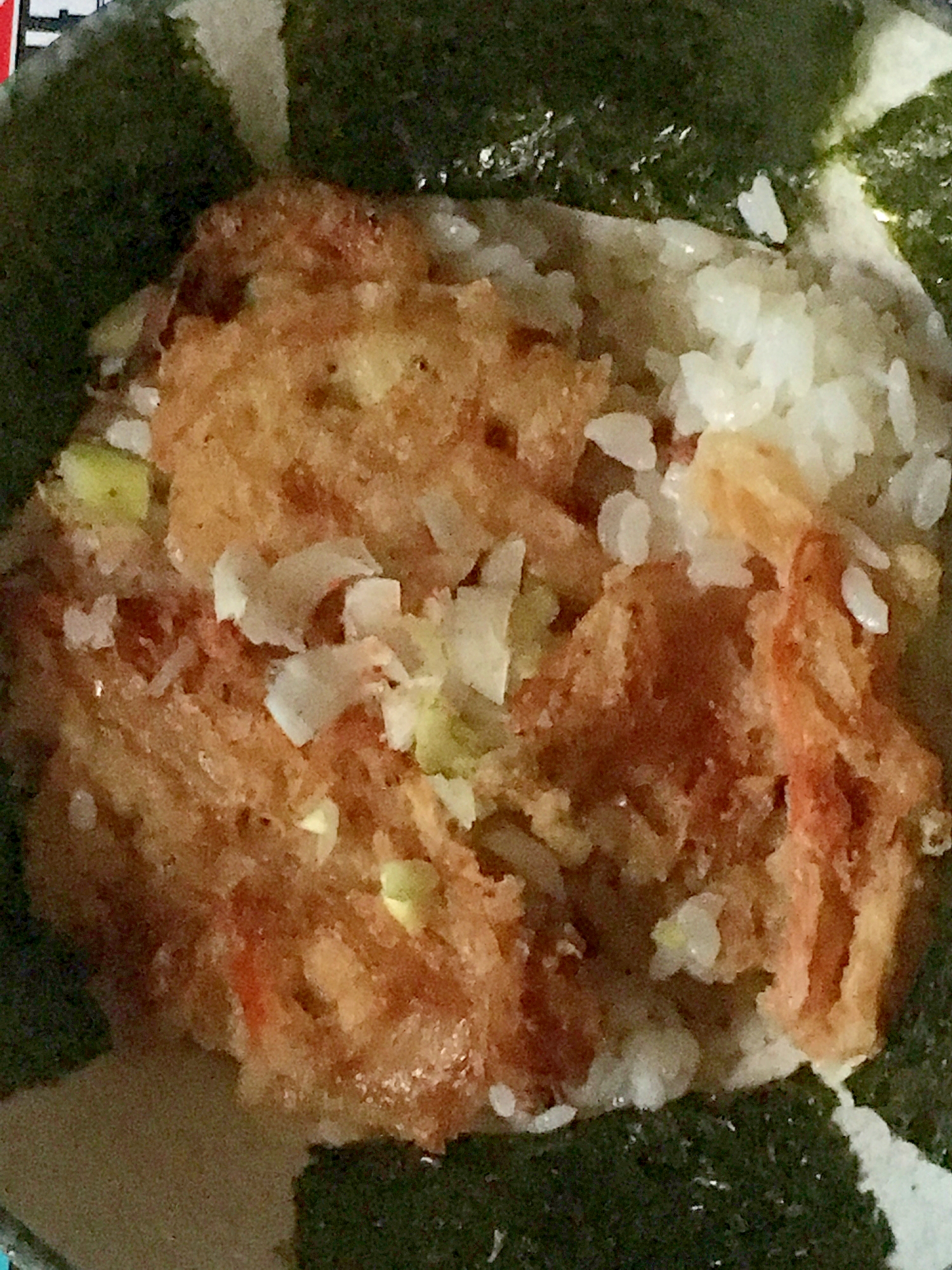 焼き海苔、野菜のかき揚げ、なすの天ぷらの天丼