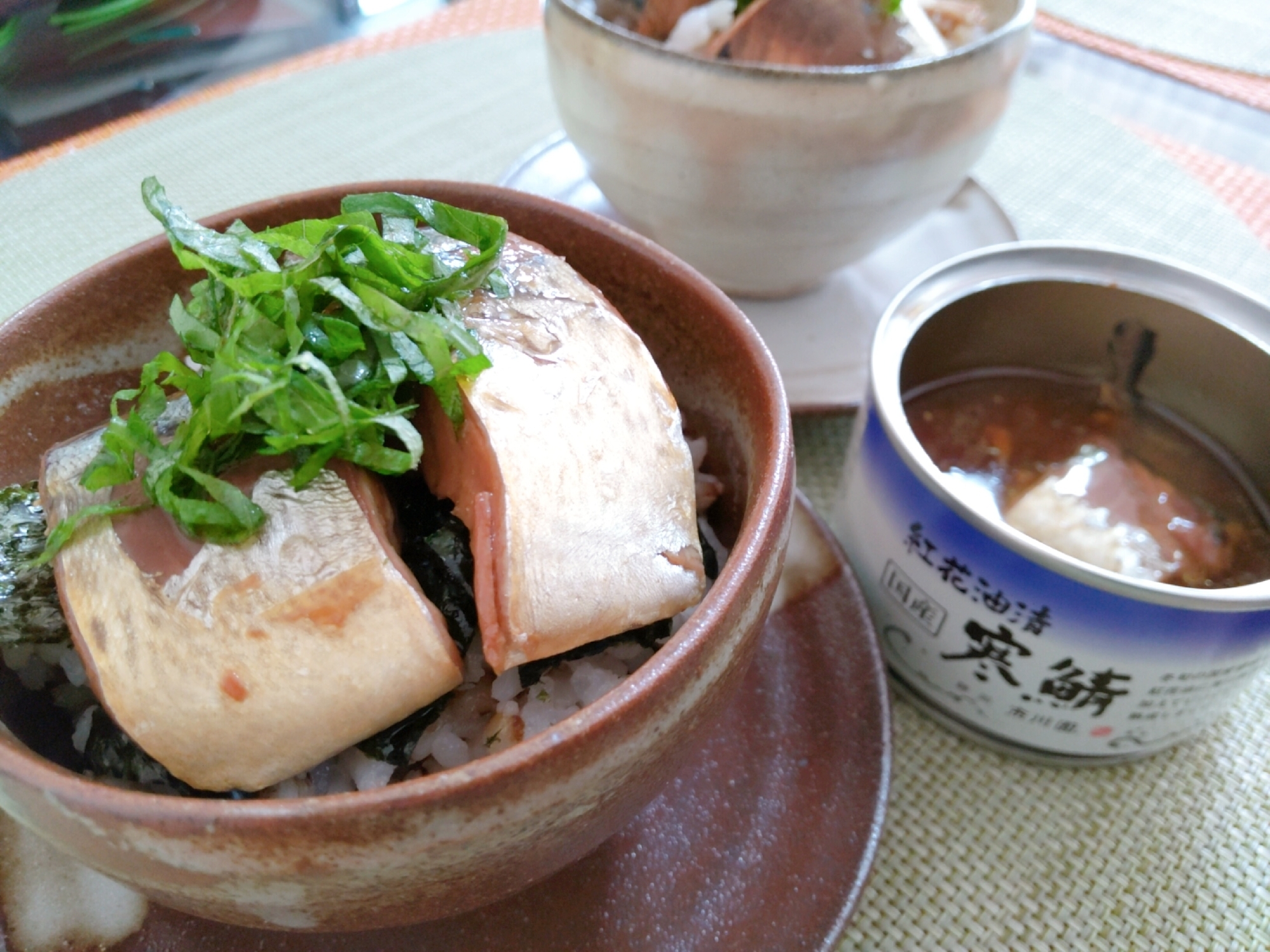 さっぱり美味しい！大葉のせ鯖缶丼ぶり(･ิω･ิ)