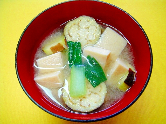 高野豆腐と茄子小松菜の味噌汁