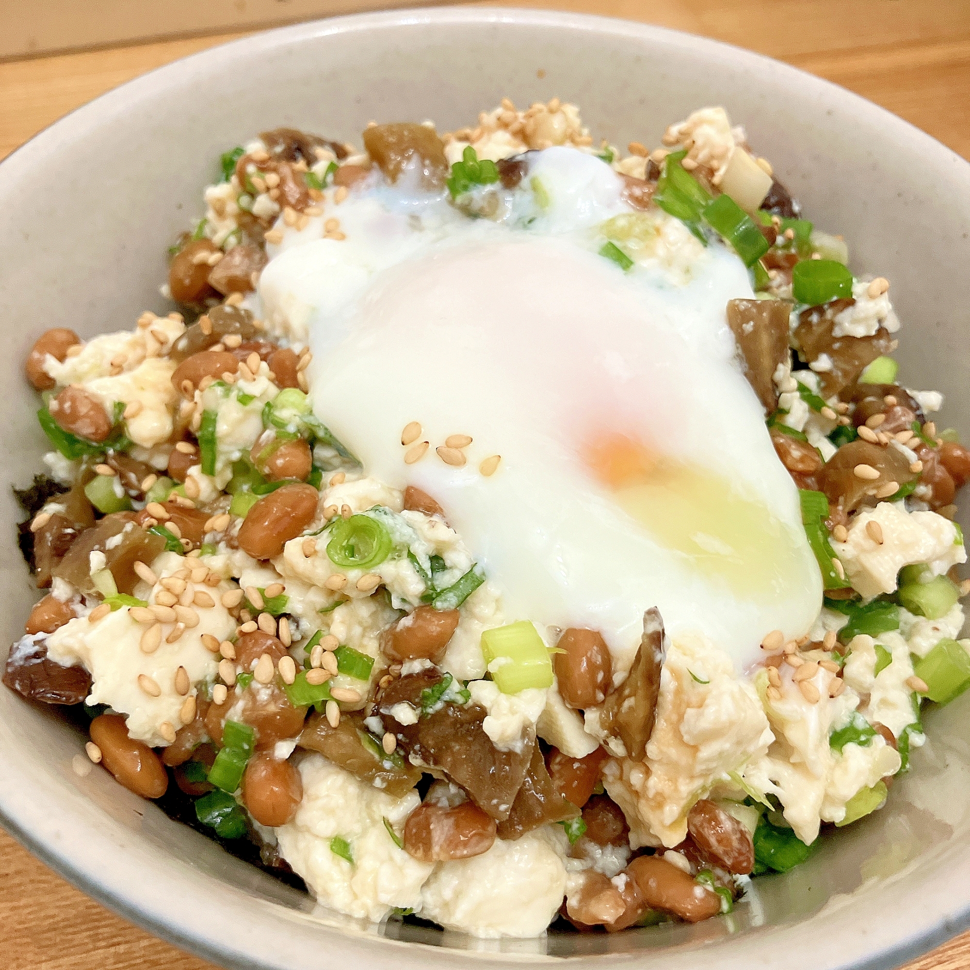 夏にうれしい！豆腐納豆丼