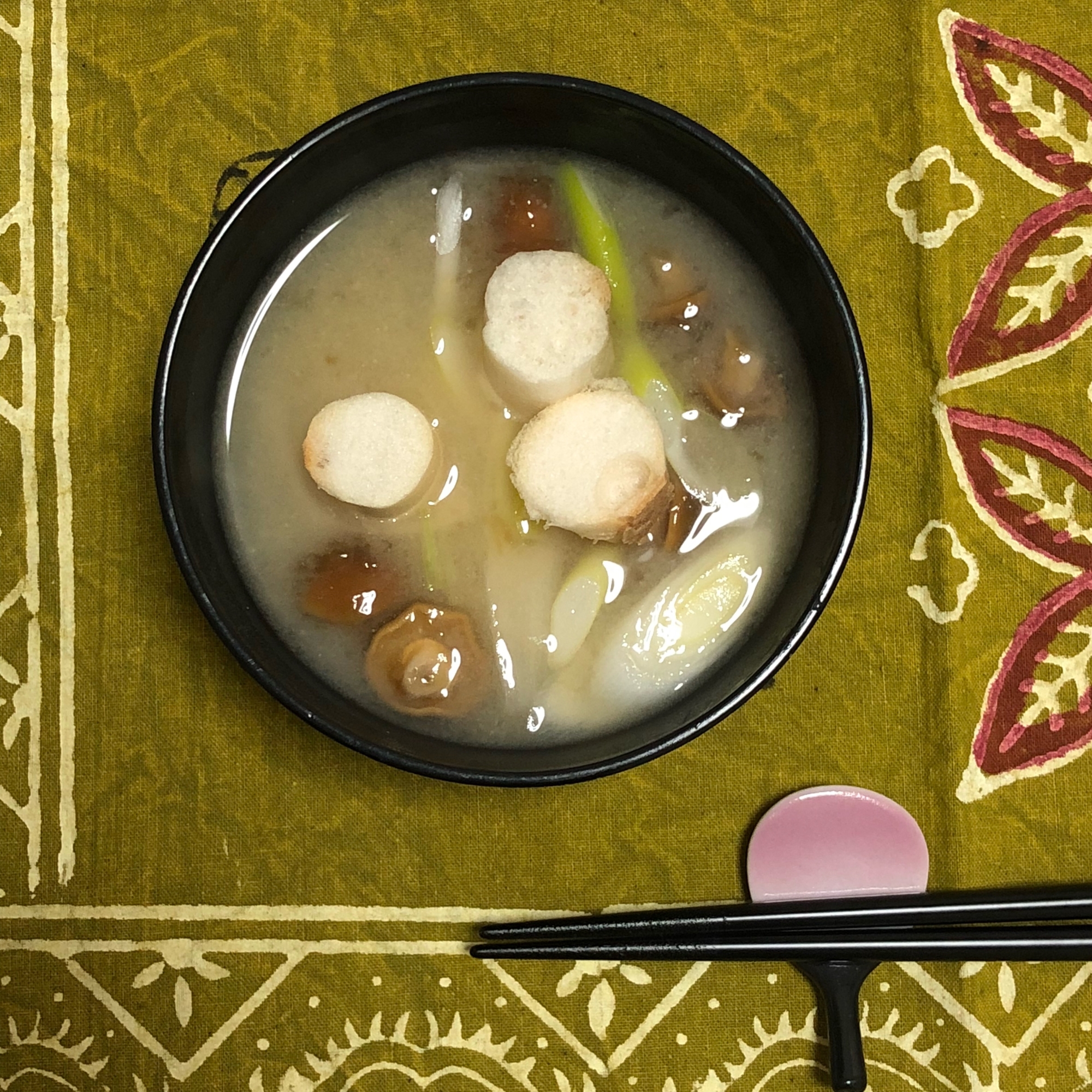 なめこと長ねぎ、焼麩のお味噌汁♪