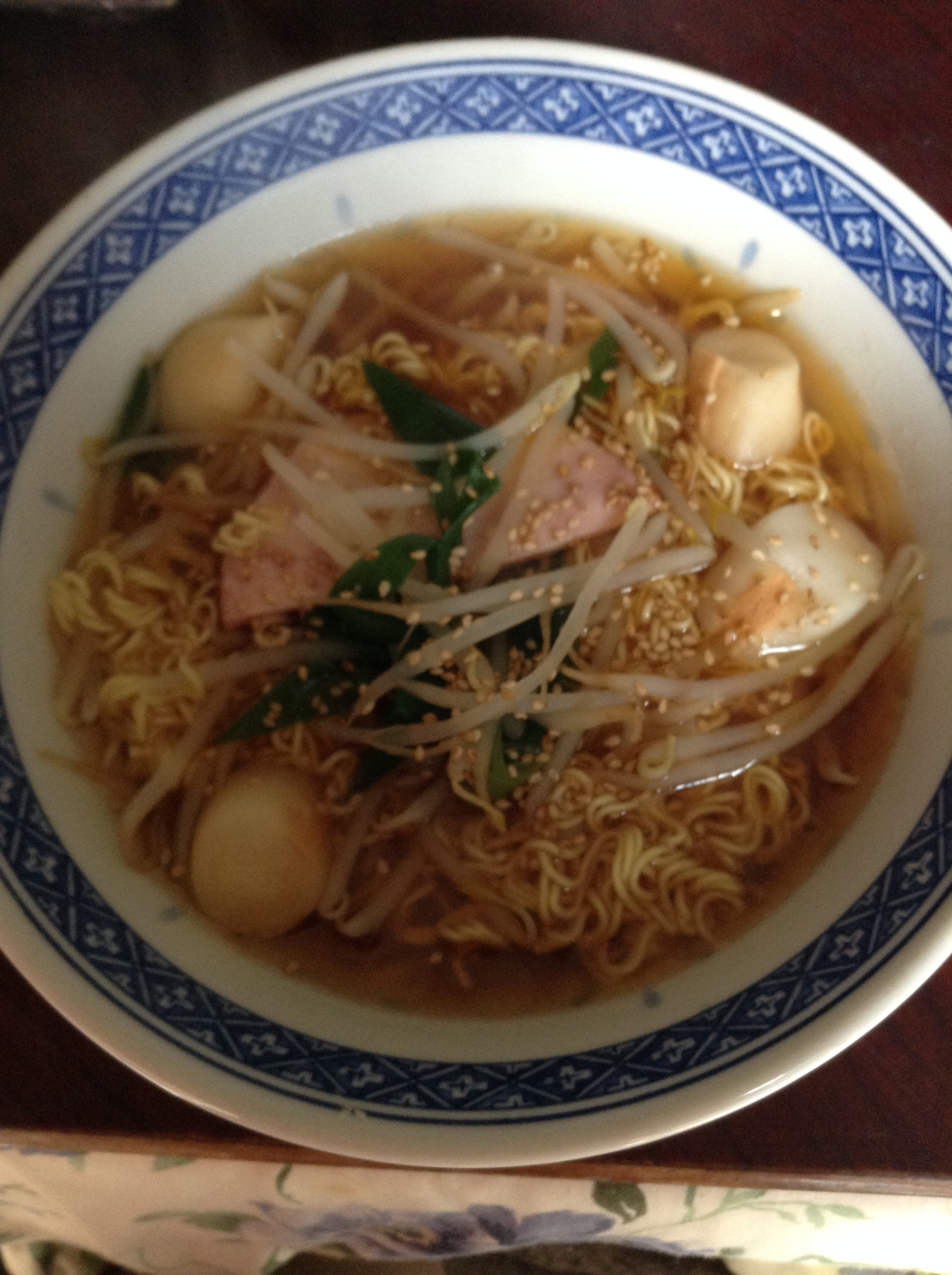 ハムとお麩ともやしのラーメン