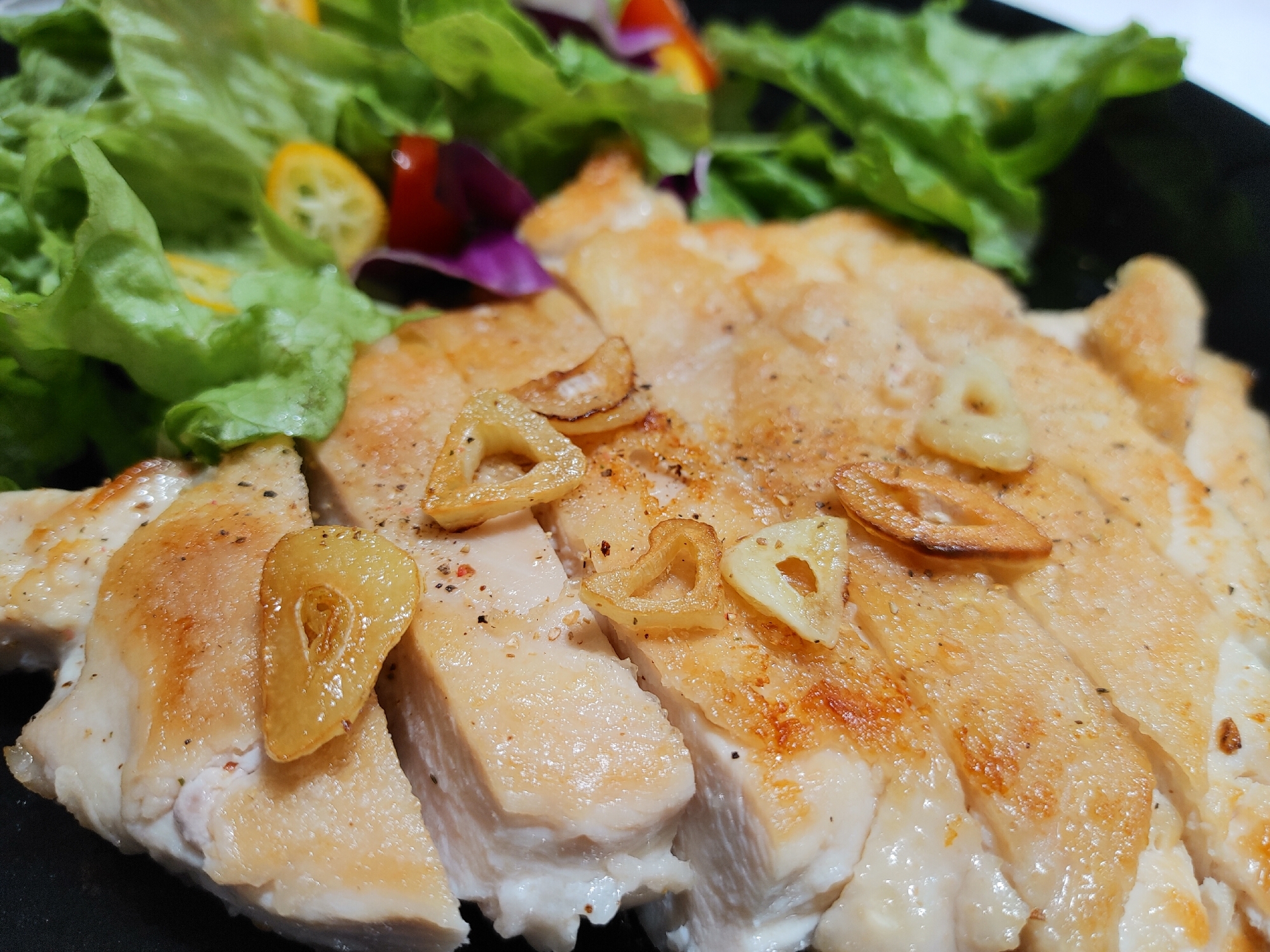 ストウブDe〜パリ皮チキンのガーリック焼き