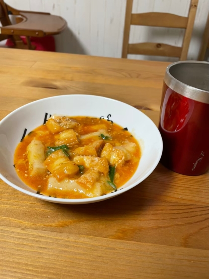 お正月に余ったお餅を使って作りました。
美味しくて、ペロッと食べちゃいました！
自分で辛さ調節できるのが良い♪
そして、チーズをかけると、更に美味しい♪