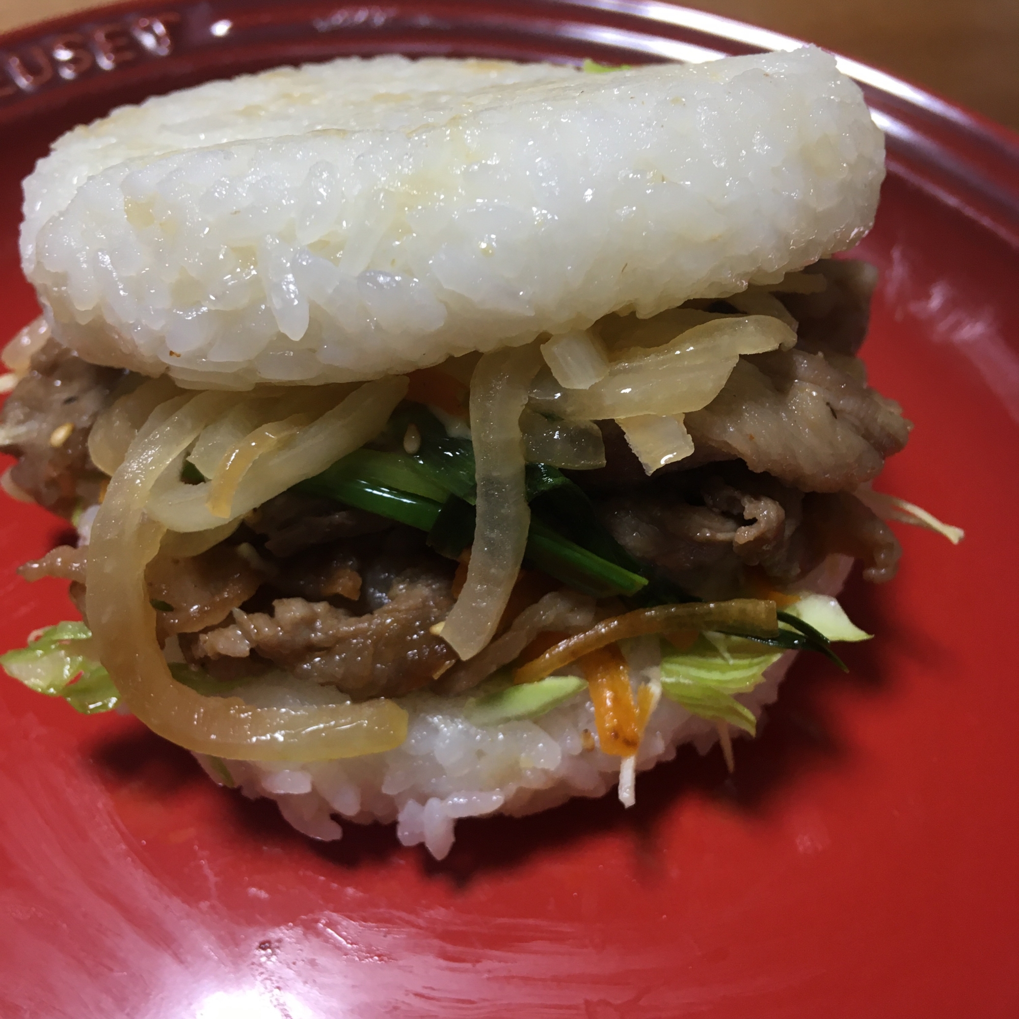 簡単ライスバンズ　野菜たっぷり　焼肉ライスバーガー