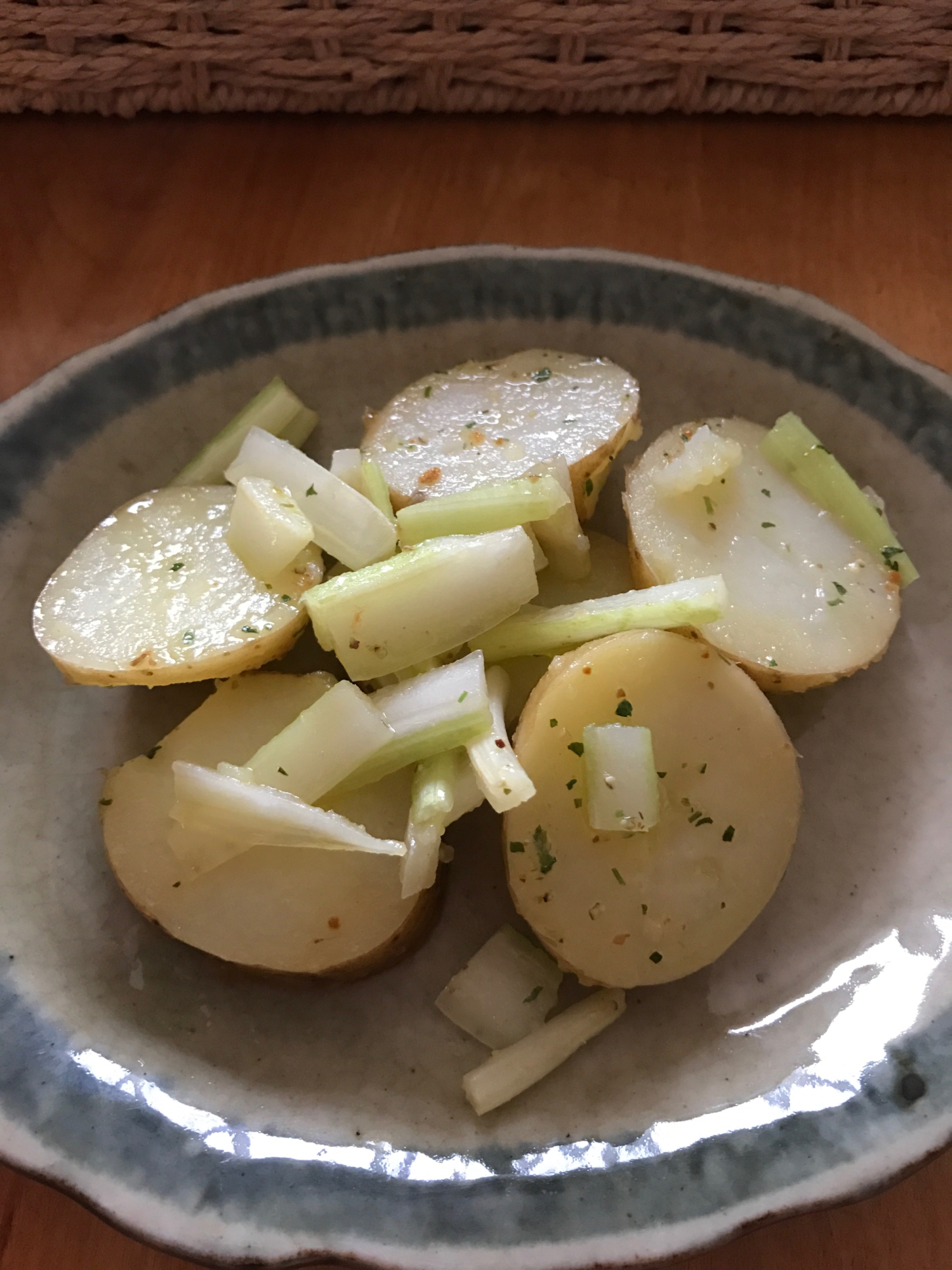 新じゃがとセロリの簡単炒め