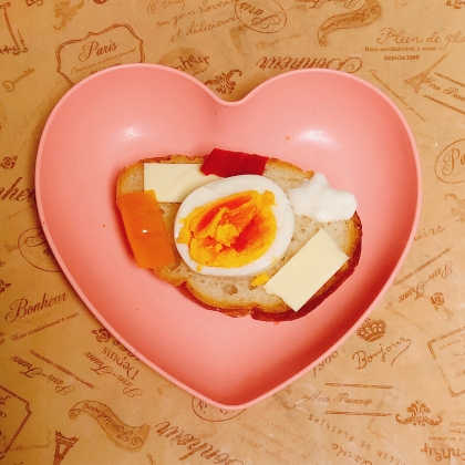 茹で卵パプリカチーズヨーグルトオープンサンド☆