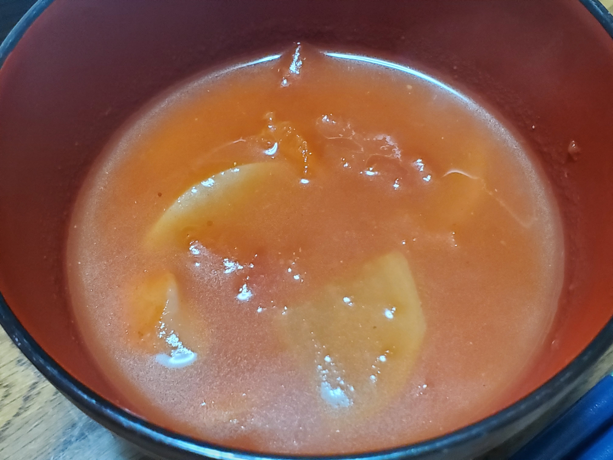 ピリ辛トマトスープ