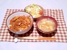 万能野菜炒めでなんちゃって牛丼☆