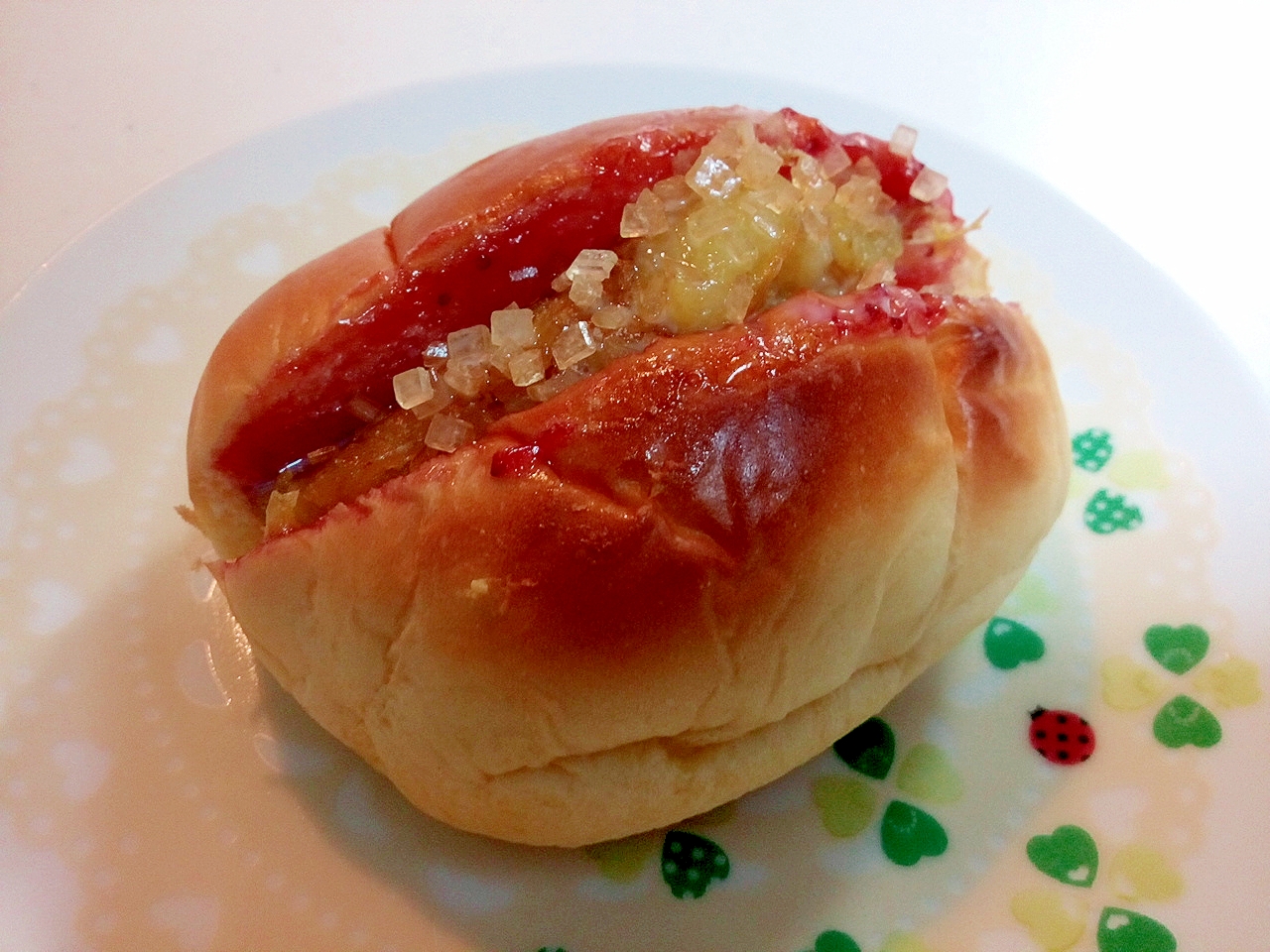 苺ジャムと焼き芋のロールパン