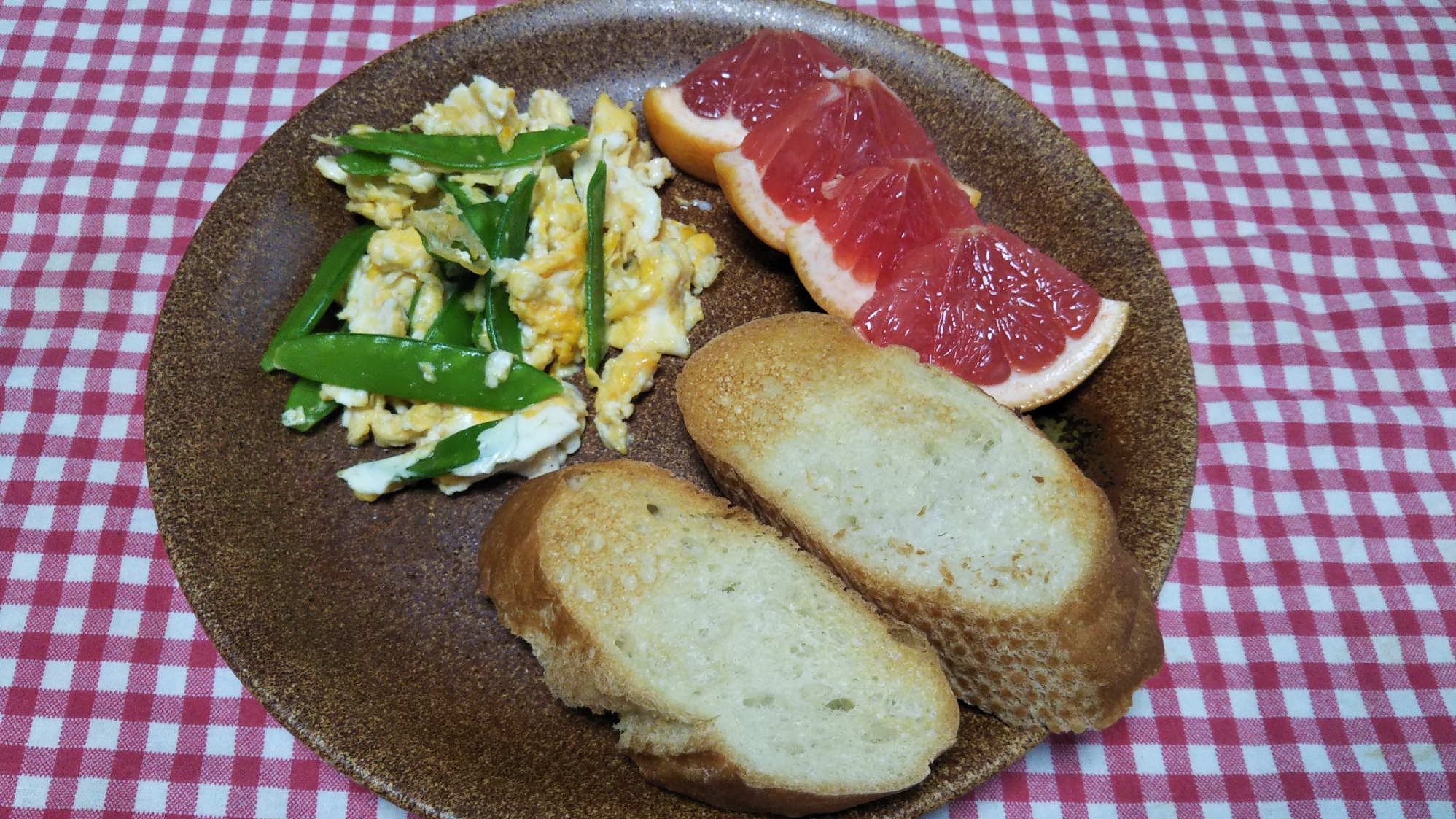 絹さや卵炒めとフランスパントーストの朝食☆