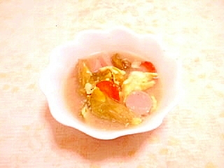 レタスとソーセージの味噌スープ