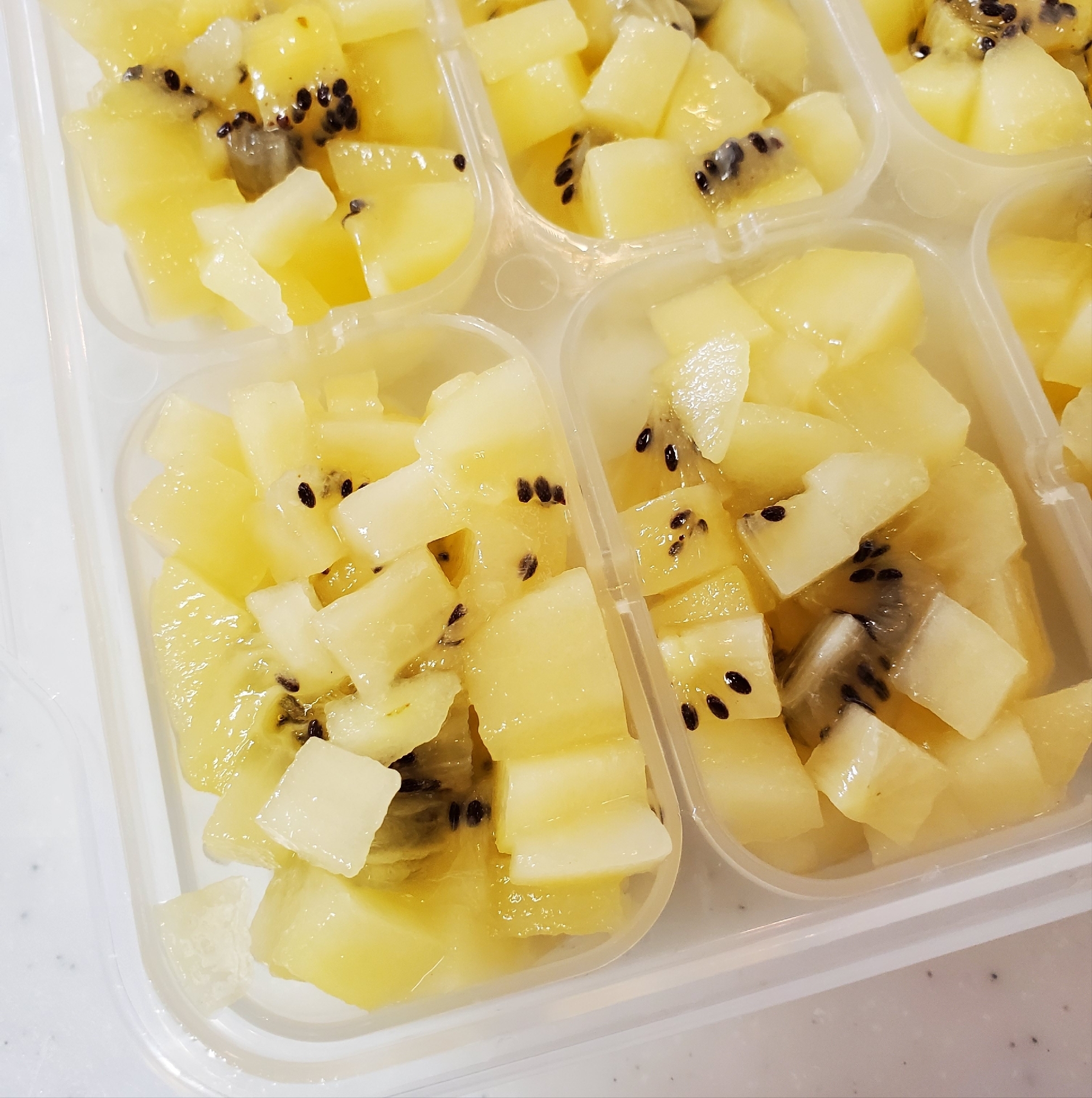 離乳食後期 キウイの冷凍保存 レシピ 作り方 By ゆっか 楽天レシピ 離乳食後期 キウイの冷凍保存 レシピ 作り方 By ゆっか 楽天レシピ