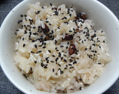 炊飯器で簡単！お米で赤飯風あずきご飯