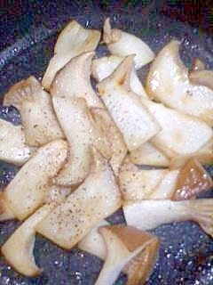 エリンギのナンプラー炒め