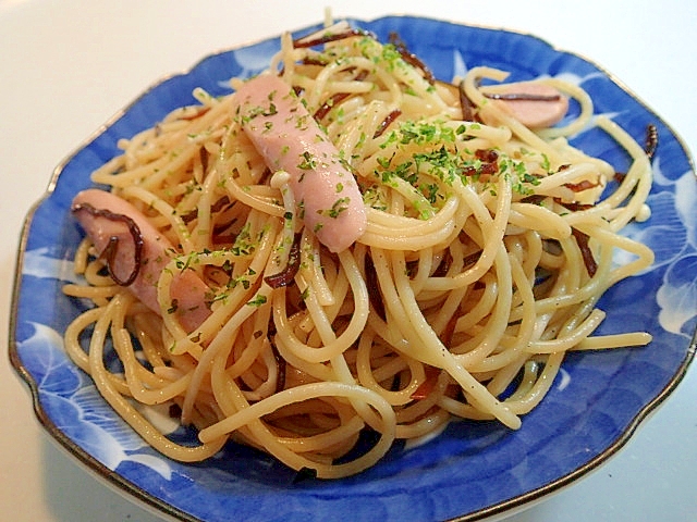 魚肉ソーセージとえのき茸と昆布佃煮の和風パスタ