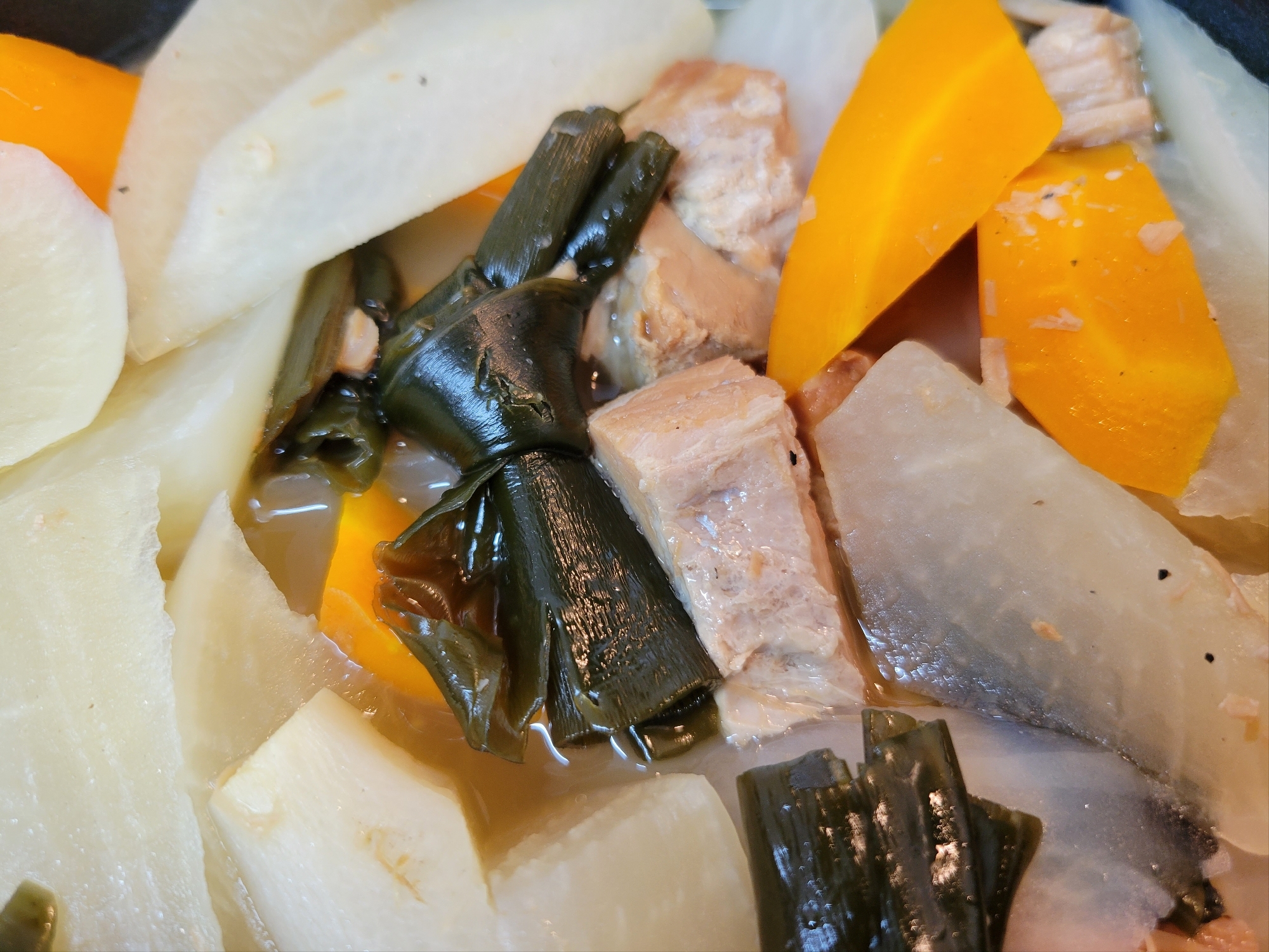 さっぱり爽やか♪厚切り豚肉と野菜の白出汁煮♪