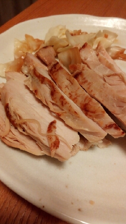 胸肉がすごくしっとりしててびっくりです。ハムのようでホントに美味しかったです。簡単なのでまた作ります〜(^O^)v