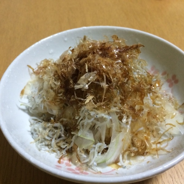 じゃことかつお節たっぷりのオニオンスライス レシピ 作り方 By Mumupuu 楽天レシピ じゃことかつお節たっぷりのオニオンスライス レシピ 作り方 By Mumupuu 楽天レシピ