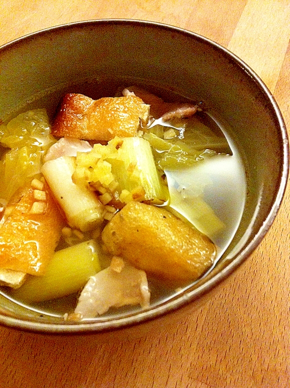 白菜とお揚げと長葱の生姜たっぷりスープ
