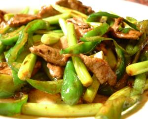 コチュジャン使いました 豚肉とにんにくの芽炒め レシピ 作り方 By ブラックはやて 楽天レシピ