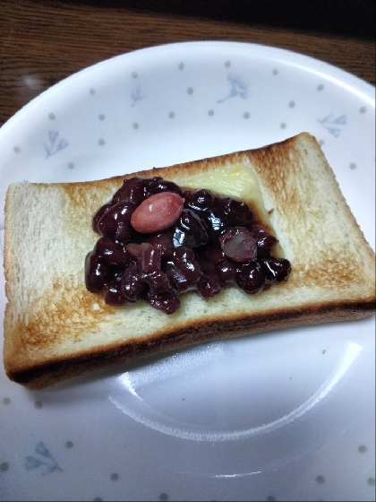 ヨーグルト入りあんことアーモンドのトースト